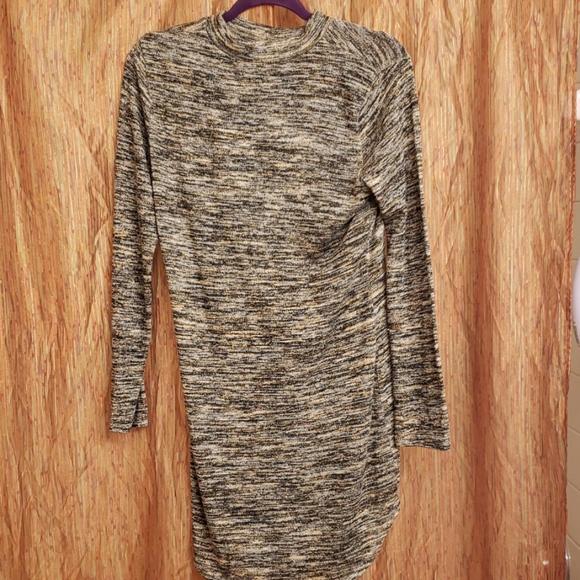 Clothing - Picture 3 of 4